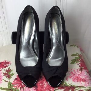 Naturalizer ‘Zorah’ Black Fabric Peep-Toe Patent Kitten Heels